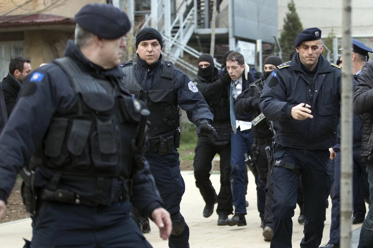 Ηχούν σειρήνες στη Μιτρόβιτσα του Β.Κοσόβου – Ο Ρώσος Α/ΓΕΕΘΑ ανακοίνωσε ετοιμότητα ανάληψης πολεμικών επιχειρήσων